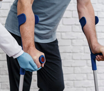 Новосибирские специалисты провели первую имплантацию отечественного протеза нижней конечности