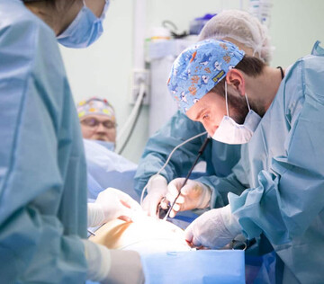 В Москве провели уникальную комбинированную операцию с удалением опухоли средостения и заменой корня аорты